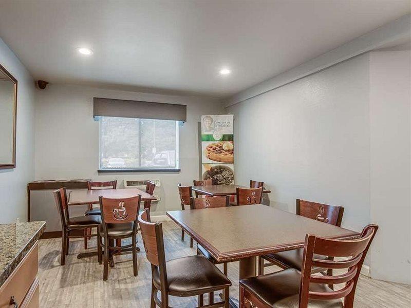 Quality Inn Atlanta Airport-Central College Park Екстериор снимка