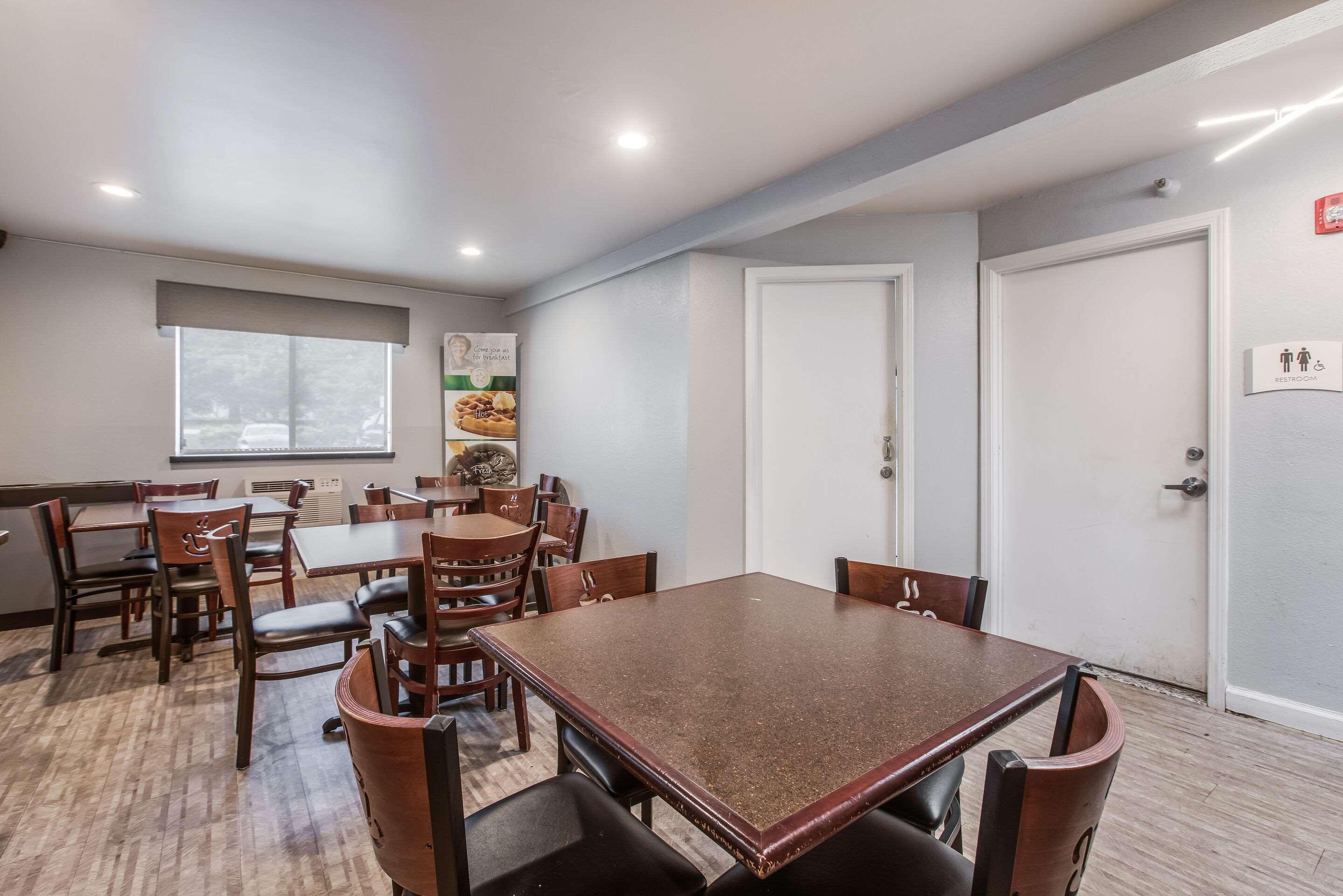 Quality Inn Atlanta Airport-Central College Park Екстериор снимка