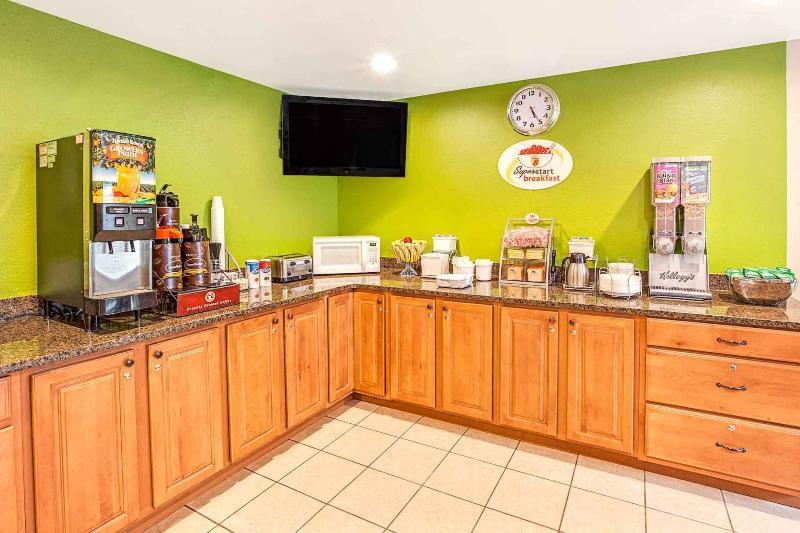 Quality Inn Atlanta Airport-Central College Park Екстериор снимка